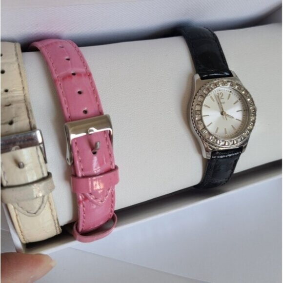 GUESS Y2K Silver Crystal 3 Genuine Leather Alligator Texture Wrist Straps Watch - Picture 3 of 15